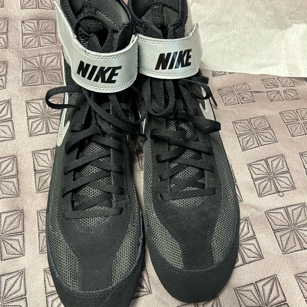 Nike Speedsweep 7 men’s wrestling shoes. Size 13.
